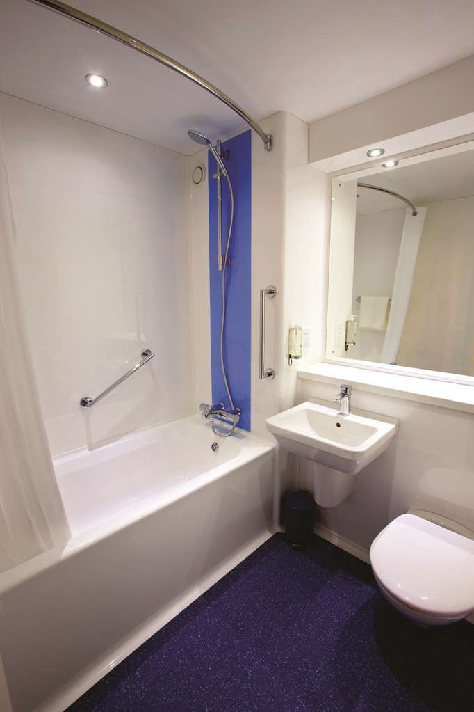 Travelodge Bedford Goldington Road الغرفة الصورة