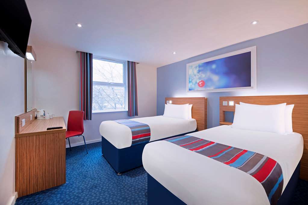 Travelodge Bedford Goldington Road الغرفة الصورة